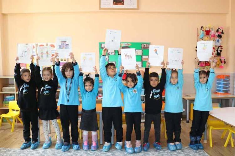 KÜTÜPHANELERİNDEKİ İLK KİTAPLARDAN BİRİ, KENDİ KİTAPLARI OLDU