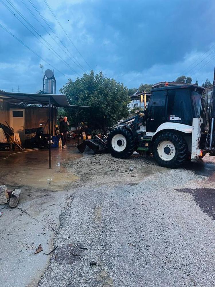 GÜRÜLTÜYLE YATAKTAN KALKTIK