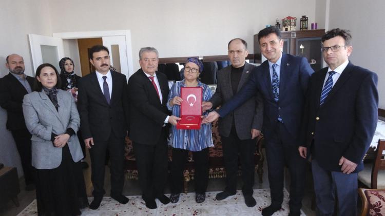 ‘ŞEHİT ÖĞRETMENLERİMİZİ UNUTMAK İSTEMEDİK’