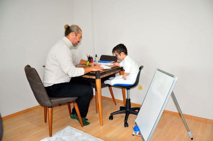 KENDİMİ OKULDA GİBİ HİSSEDİYORUM