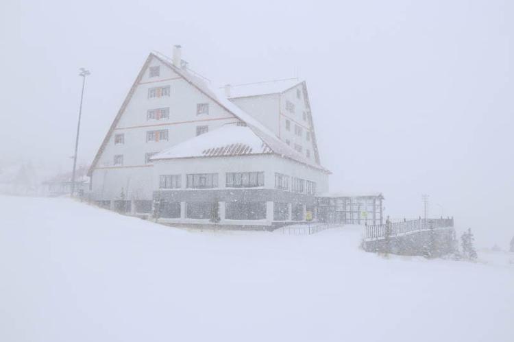 KAYAK MERKEZİNDE KAR 10 SANTİME ULAŞTI