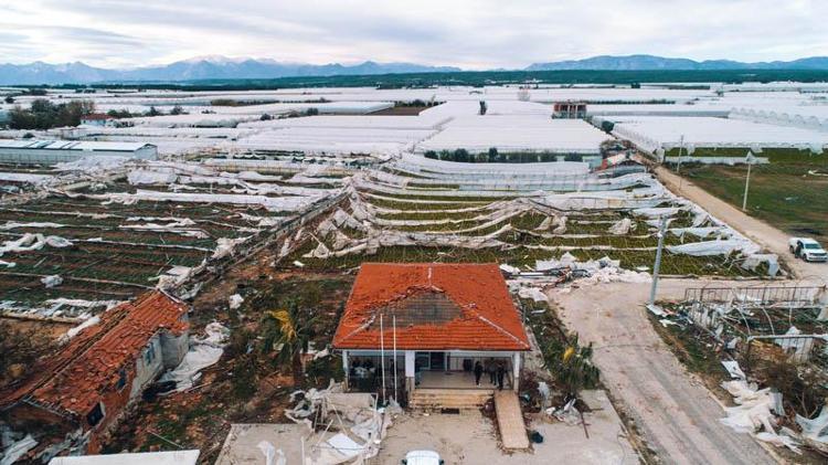 HORTUM 2 KİLOMETRE BOYUNCA ETKİLİ OLDU