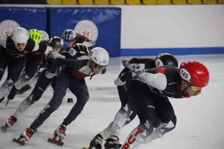 ‘SPORCULARIMIZ KOLAY YOLLARDAN GEÇMEDİ’