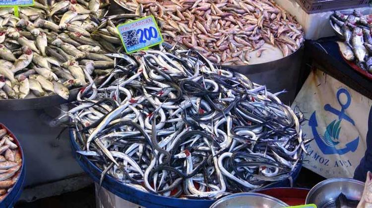 ‘MÜŞTERİ TEZGAHA GELDİ Mİ HAMSİYİ ARIYOR’