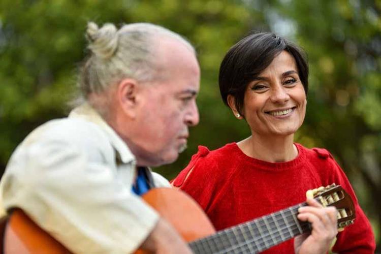 GENÇ KIZLARIN SEVGİLİSİ KINA TÜRKÜLERİMİZ OLDU