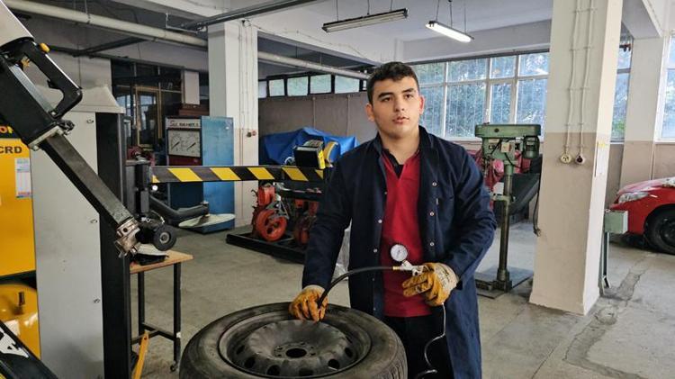 TECRÜBE KAZANMIŞ OLUYORUM