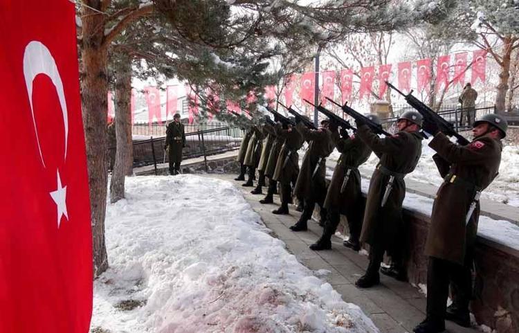 ERMENİ ASILLI ASKER İÇİN TÖREN YAPILDI