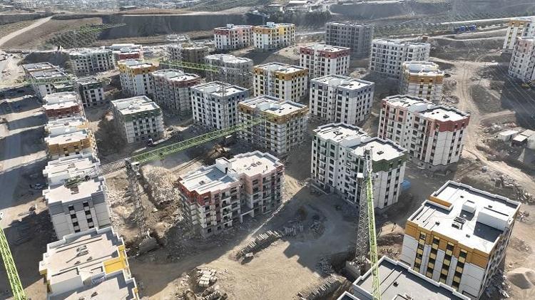 İŞÇİLERİMİZ, İŞ MAKİNELERİMİZ DURMUYOR