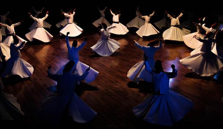 SEMANIN HİKMETİNİ VE SIRRINI MEVLEVİ DERVİŞLERİ YAŞAR