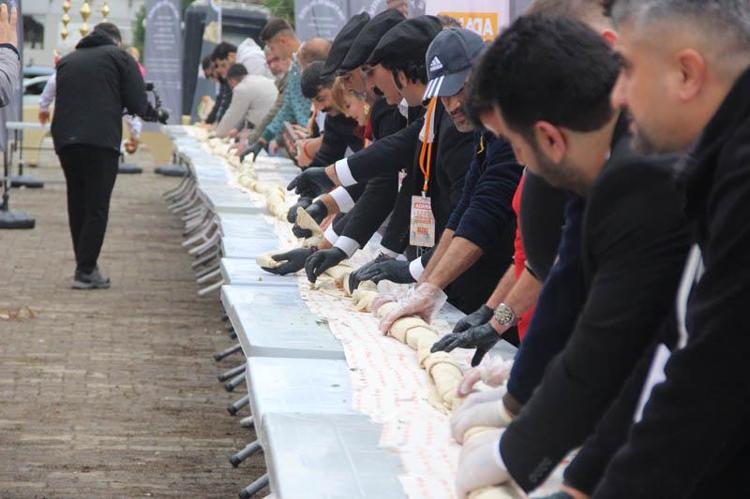 ‘ADANA SOKAKLARINDA GEZİYORMUŞUM GİBİ HİSSETTİM’