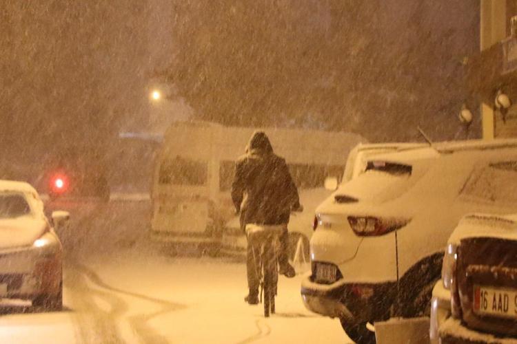 VAN GENELİNDE EĞİTİME 1 GÜN ARA VERİLDİ