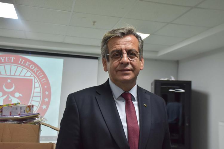 ÇOCUKLAR ÇEVRESİNDE OLUP BİTENLERE DUYARLI HALE GELİYOR