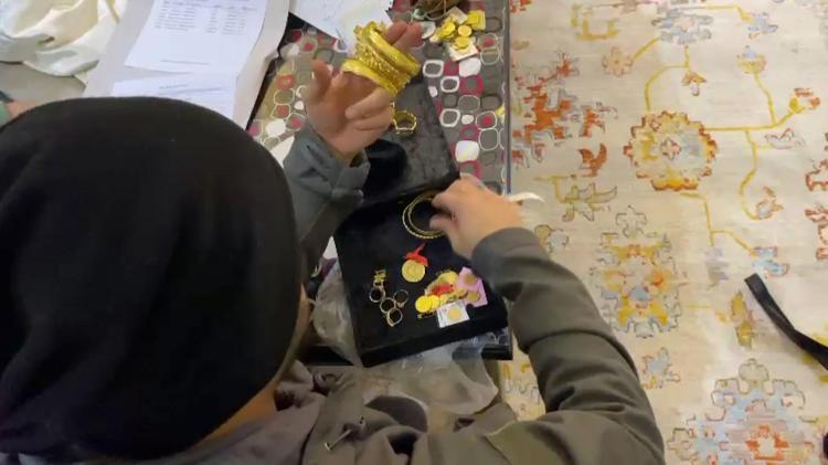 YÜKLÜ MİKTARDA PARA VE ALTIN ELE GEÇİRİLDİ