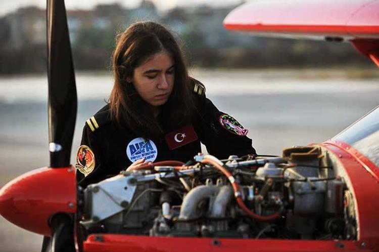 ‘HAVADA TEK BAŞINA OLMAK MÜKEMMEL BİR DUYGU’