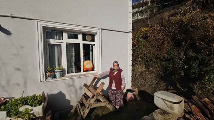 ‘YARDIM BEKLİYORUZ’