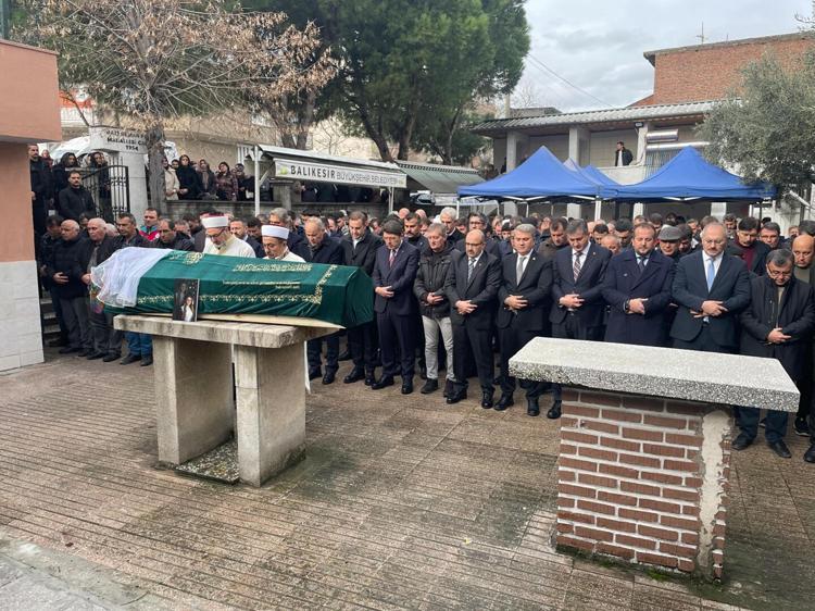 4 İŞÇİ TOPRAĞA VERİLDİ