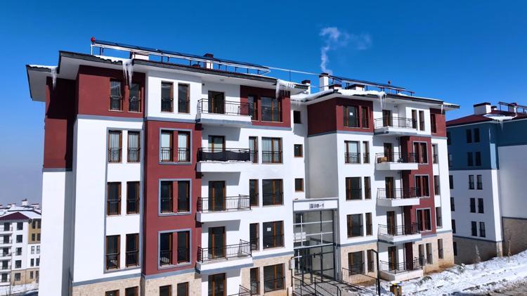 İŞTE ESER MEYDANDA; YUVAMIZDA, EVİMİZDE OTURUYORUZ