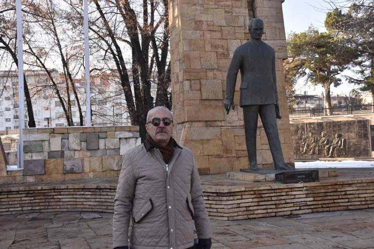 BAYAĞI BİR YIPRANMA GÖRÜNÜYOR