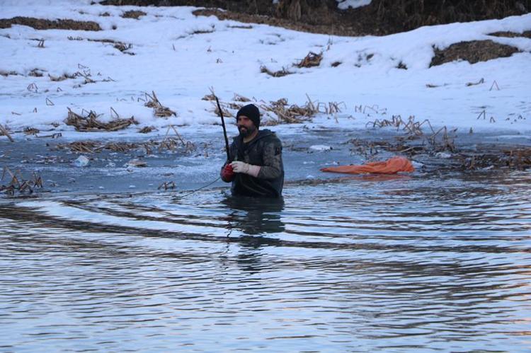 BUZ TABAKALARINI KIRARAK AĞLARIMIZI ÇIKARTIYORUZ