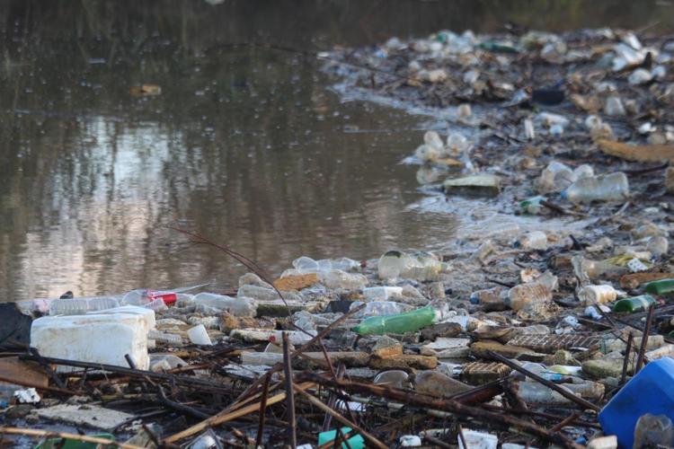 ÇÖPLER EGE DENİZİNE GİDİYOR