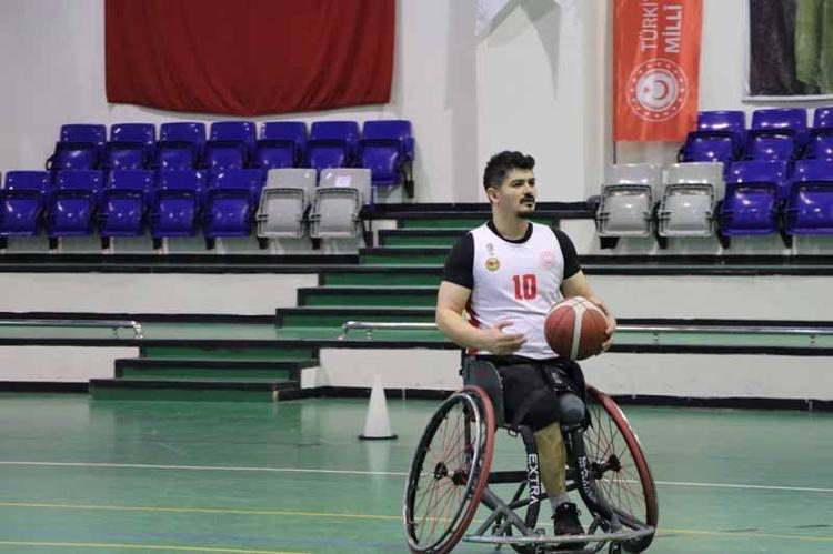 GÖĞSÜMÜ GERE GERE GAZİYİM DİYORUM