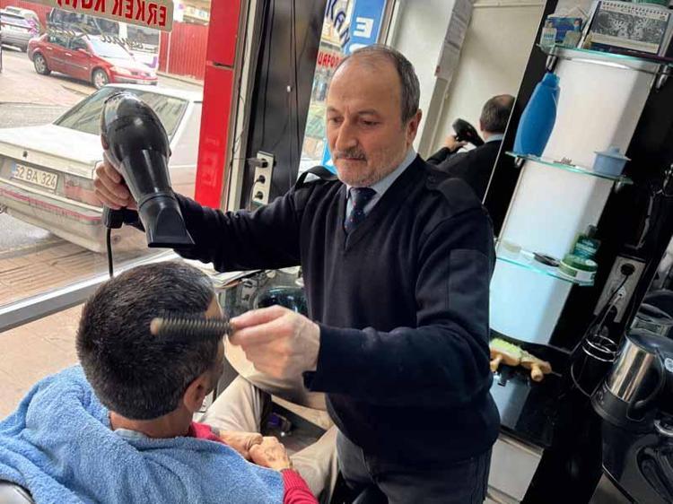 ESKİDEN KRAVAT TAKMADAN SOKAĞA ÇIKILMAZDI