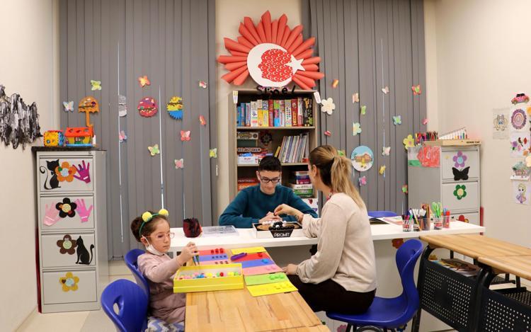 GEREKSİNİMLERİNE YÖNELİK MÜFREDAT UYGULUYORUZ