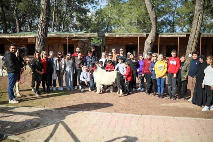 HAYVANLARINJ ENERJİSİYLE RAHATLIYORLAR