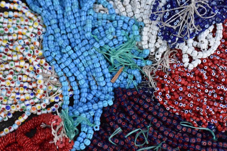 KÖYÜN ERKEKLERİNİN YÜZDE 80-90I BONCUK YAPIMINI BİLİR