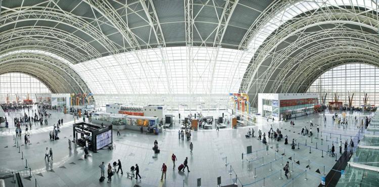 İZMİRİ ZİYARET EDENLER HAVA YOLUNU TERCİH EDİYOR