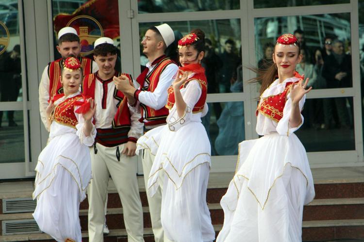 ‘ŞEHRİMİZİN ÖNEMLİ YERLERİNDE GÖSTERİLERİMİZ OLACAK’