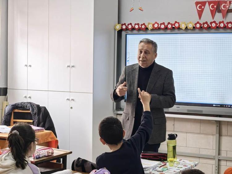 ‘ÖĞRENCİMİ KARŞIMDA ÖĞRETMEN OLARAK GÖRMEK GURUR KAYNAĞI’