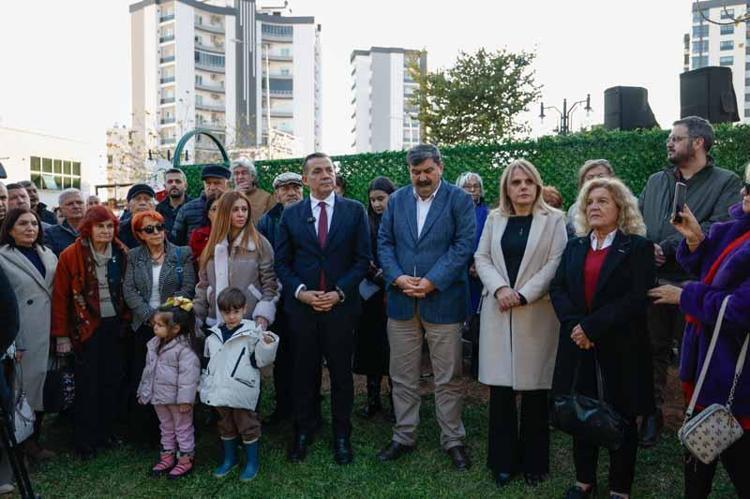 ANITTAKİ KALP, SORU İŞARETİ, ÇOCUK VE tTEK KANATLI MELEK FİGÜRÜ