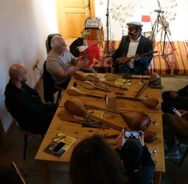 ‘2-3 GÜNDE BU SAZ BAŞTAN SONA ÖĞRENİLEMEZ’