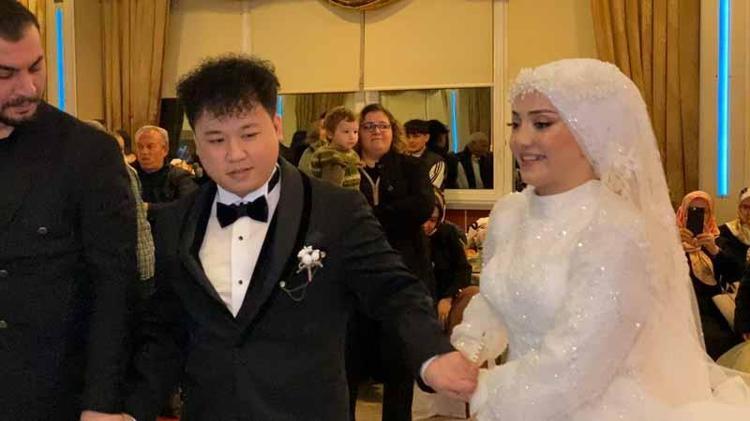 EŞİMİ VE TÜRKİYEYİ ÇOK SEVİYORUM