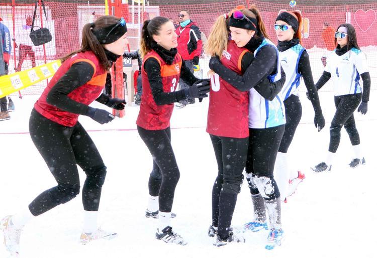 IŞIKLANDIRILAN PİSTLERDE GECE KAYAĞI