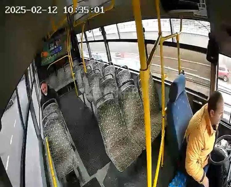 YAŞANANLAR OTOBÜSÜN İÇ VE DIŞ KAMERASINA YANSIDI