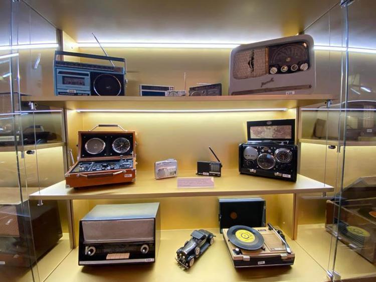 TELEFON, VUSLAT VE KAVUŞMADIR