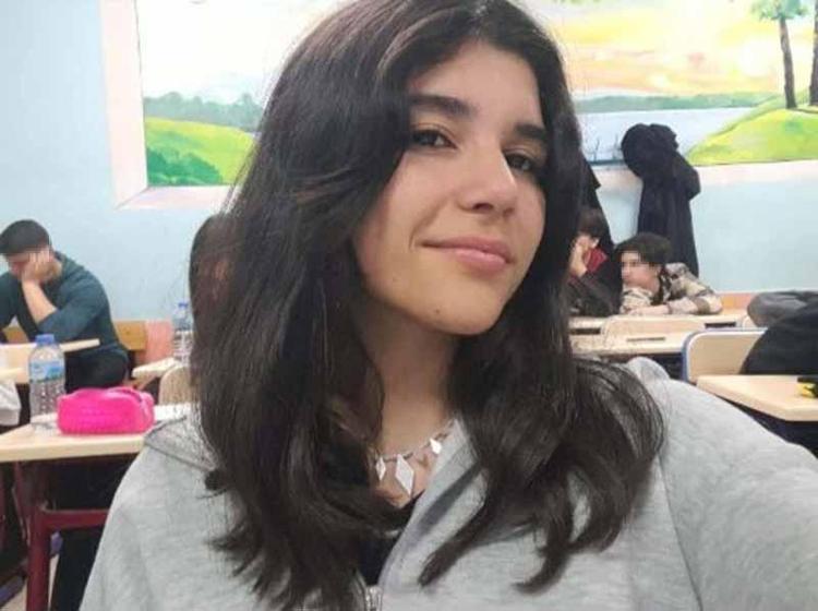 BURNUNDAN PROTEİN TAKVİYESİ ALIYOR