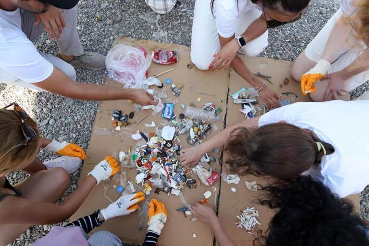 PLASTİKSİZ YAŞAM, GERÇEKÇİ BİR HEDEF DEĞİL