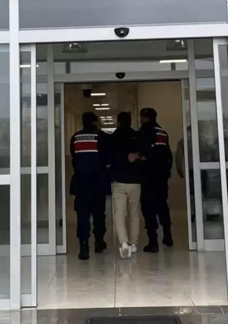 AMACIM AYAĞINA SIKMAKTI