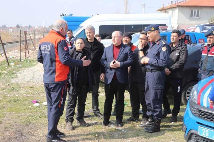 EKİPLER 50 KİLOMETRELİK ALANI ARIYOR