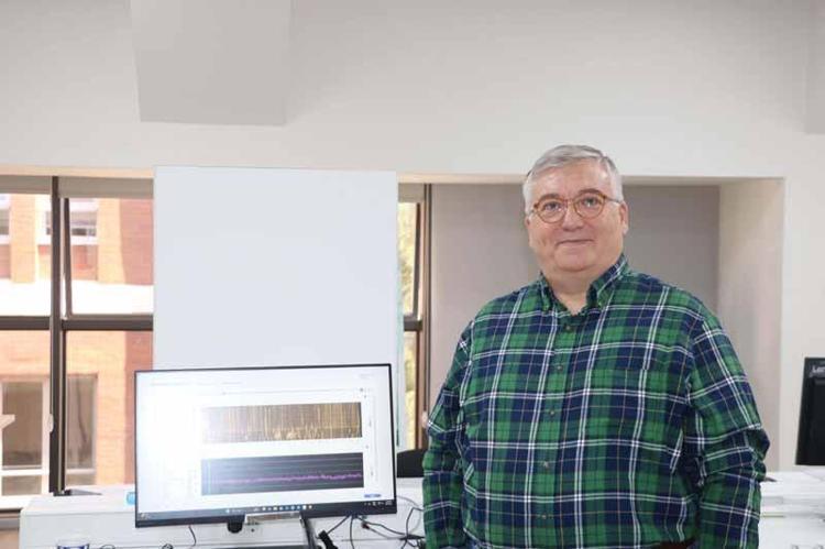 EEG SİNYALLERİNİN KOKU KARŞISINDAKİ TEPKİLERİNİ ÖLÇTÜK