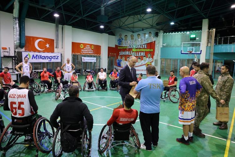 BENİ SİVİL OLARAK İÇLERİNE KABUL ETTİLER