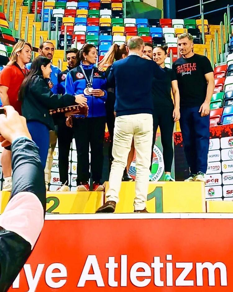 ÖĞRENCİLERİME SADECE SPOR YAPMAYI DEĞİL AZMİ VE SABRI DA ÖĞRETİYORUM