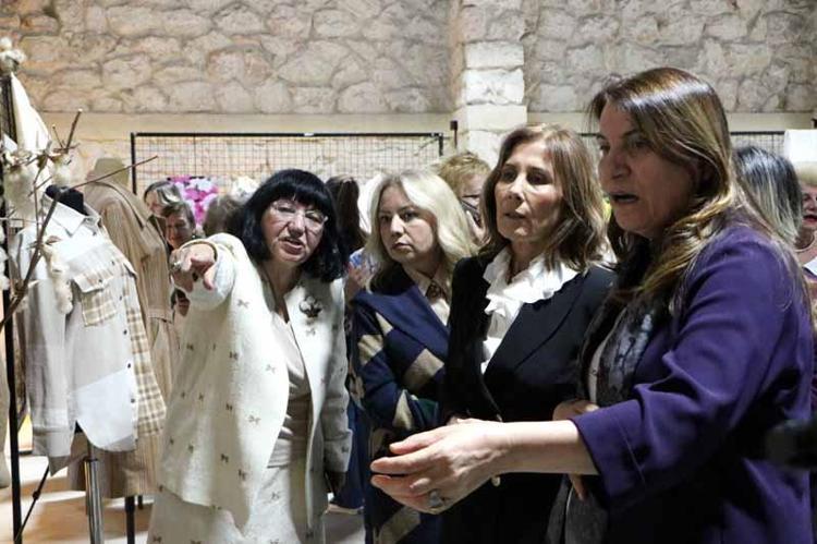 SELÇUKLU VE OSMANLIDA KAFTANLARIN İÇERİSİNE ASTAR OLARAK KULLANILMIŞ