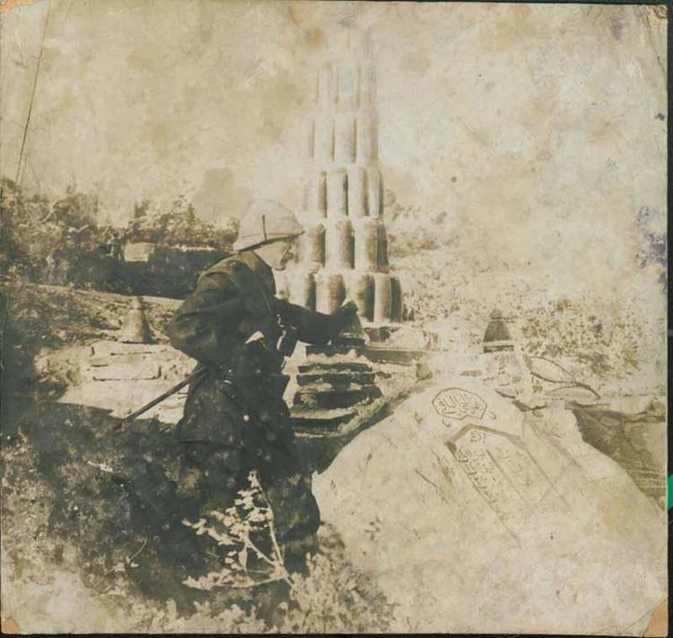 GRUP HEYETİNİN FOTOĞRAFINI DA ÇEKMİŞ