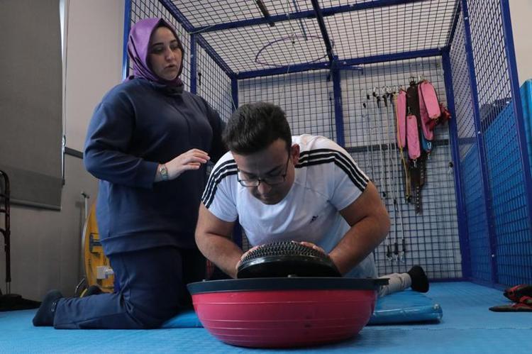 ARKADAŞLARIMIZIN ÇOĞU, KENDİLERİNİ EVE HAPSEDİYOR