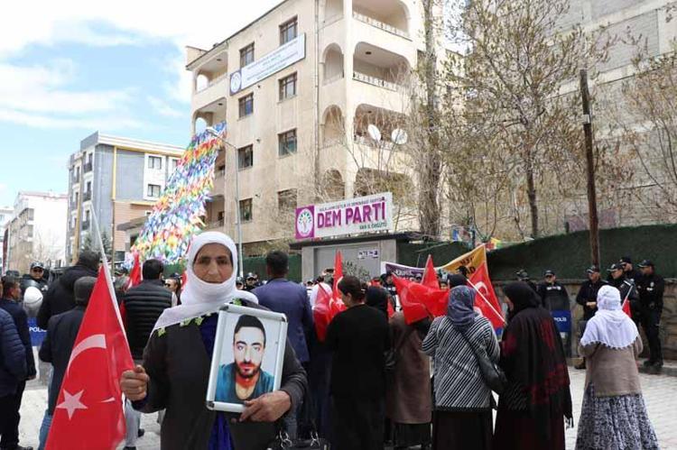 2 YAŞINDAKİ TORUNU İLE KATILDI