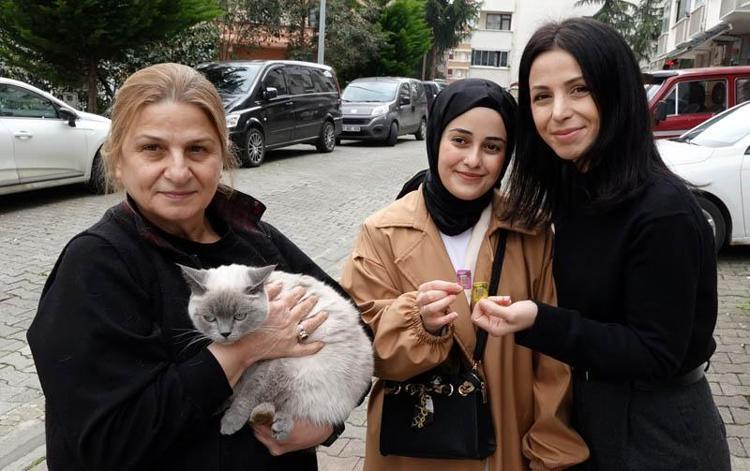 ‘KEDİMİZ BULUNUNCA ÇOK MUTLU OLDUK’